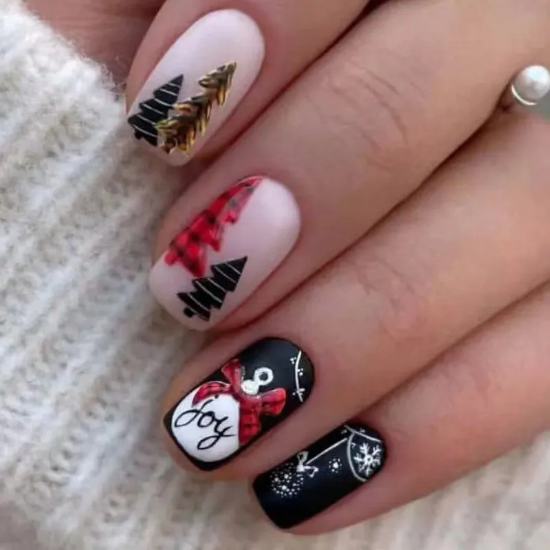 Churchf Square Short Santa Claus Red Green Beautiful Nail Film Girl Versatile Christmas Hat Sweet Fake Nail Products