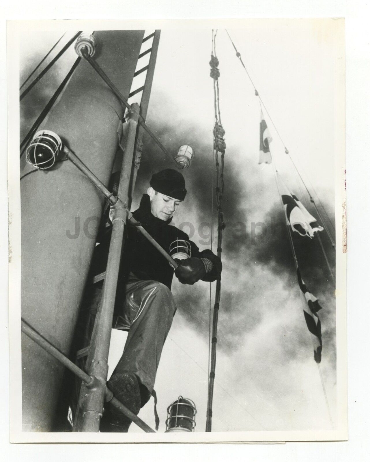 United States Navy - Vintage Publication 8x10 Photo Poster painting - Rigging Convoy Lights