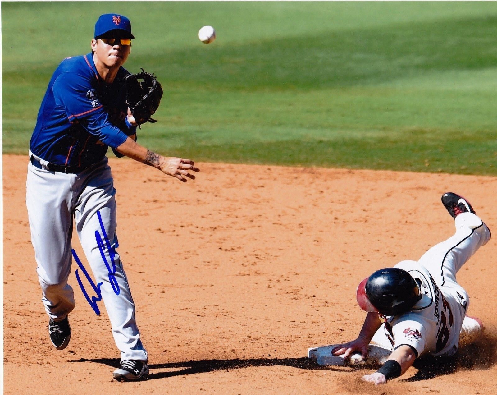 WILMER FLORES NEW YORK METS ACTION SIGNED 8x10