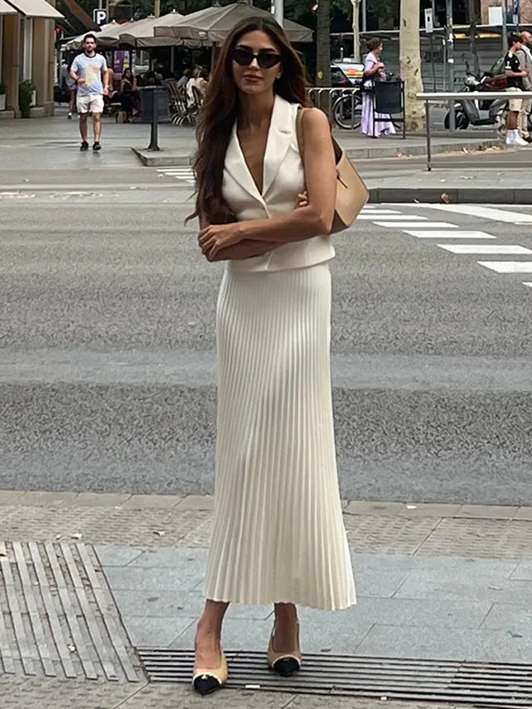 Tossy Folds Long Skirt Two Pieces Set Women&rsquo;s Notched Sleeveless Short Vest Top High Waist Solid Maxi Skirt Fashion Sets 2024