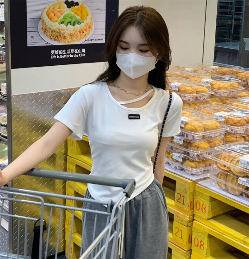 Uveng Uveng Design Sense Short-Sleeved T-Shirt Female Summer Korean Version 2024 New Hot Girl Wind Pure Desire White Bottom Top