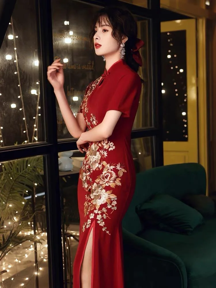 Floral embroidery, butterfly mesh fabric, long red Qipao