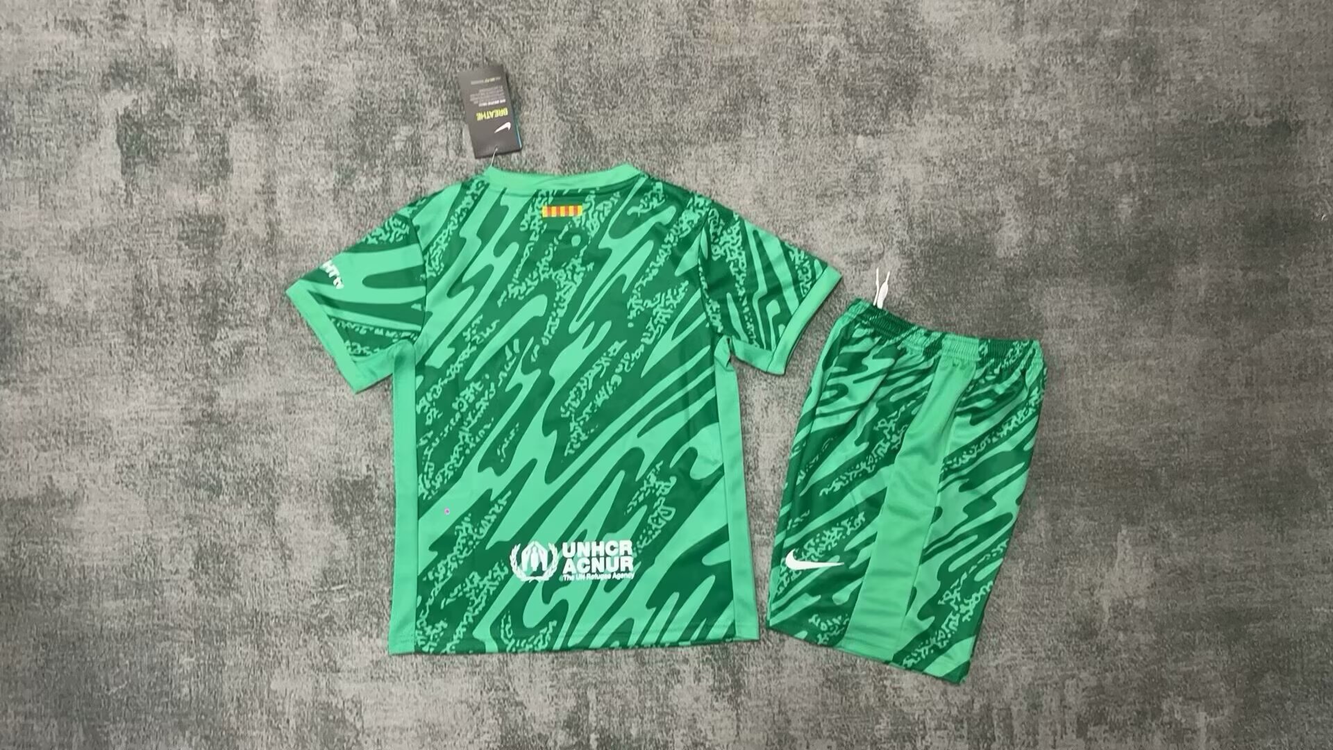 24/25 Barcelona Goalkeeper Green Kids Kit Football Jersey Thai Quality