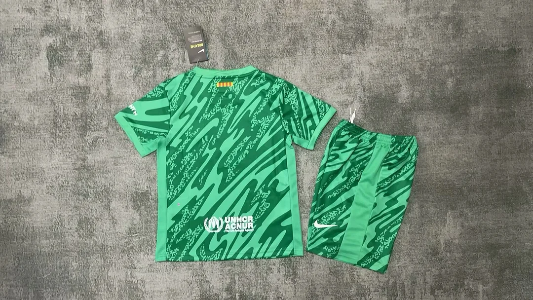 24/25 Barcelona Goalkeeper Green Kids Kit Football Jersey Thai Quality