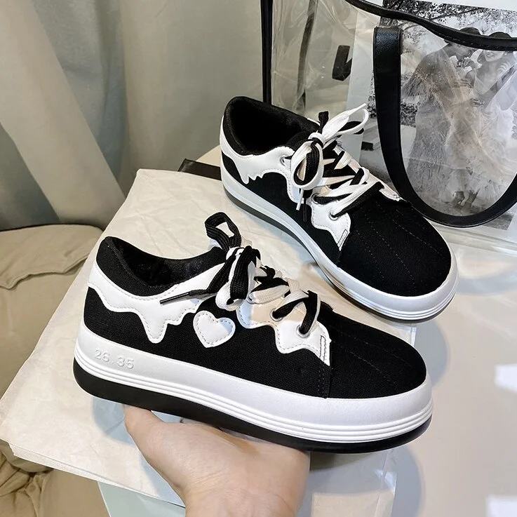 Qengg Platform Sneakers Women Vintage Round Head casual Shoes 2022 autumn Heart-shaped Lolita Low Top Casual Ins Trend shoes