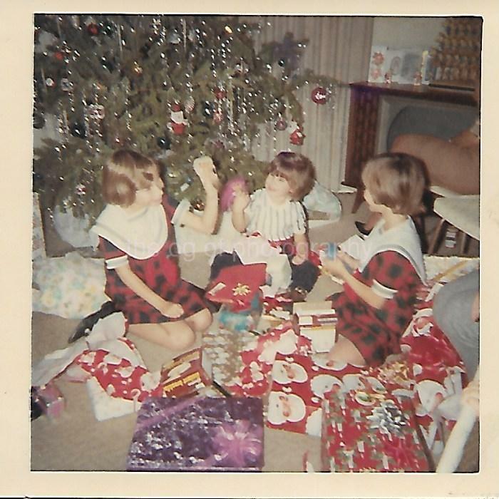 FOUND Photo Poster paintingGRAPH Color CHRISTMAS GIRLS Original Snapshot VINTAGE 22 48 ZZZZ