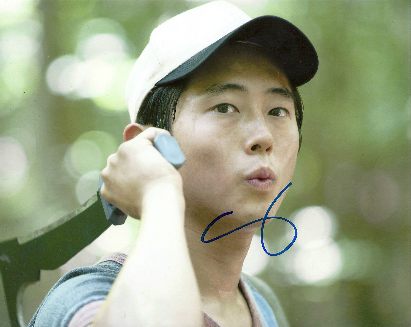 STEVEN YEUN 'THE WALKING DEAD' GLENN RHEE SIGNED 8X10 PICTURE *COA 1