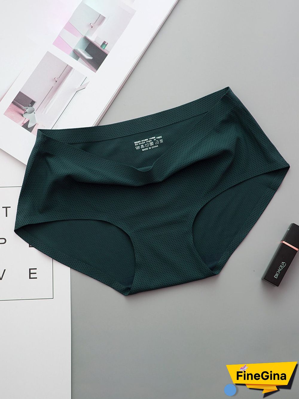 Women's Breathable Ice Silk Seamless Briefs One Piece Cotton Bottom Crotch Mid Waist Panties Plus Size