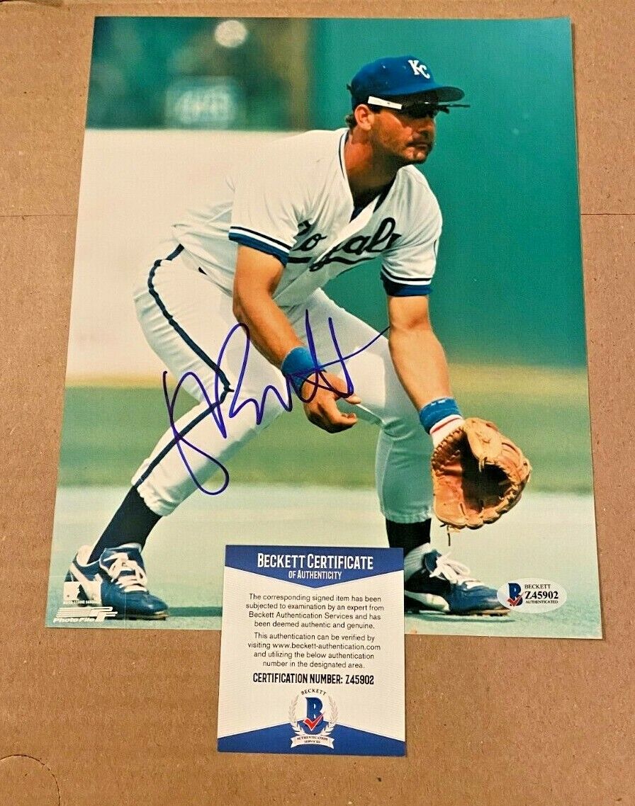 GEORGE BRETT SIGNED KANSAS CITY ROYALS 8X10 Photo Poster painting BECKETT CERTIFIED #2