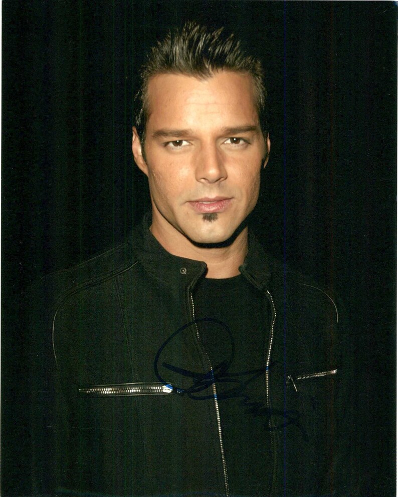 Ricky Martin Signed Autographed Glossy 8x10 Photo Poster painting - COA Matching Holograms