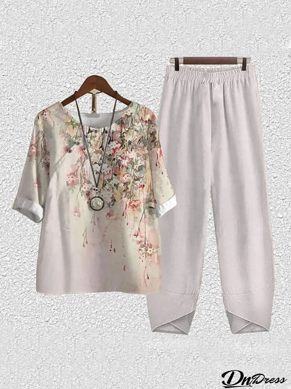 Women's Graphic Printed Half Sleeve Scoop Neck Two-Pieced Sets