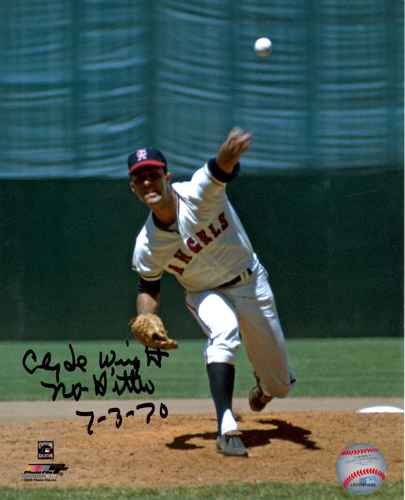 Autographed CLYDE WRIGHT 8x10 California Angels Photo Poster painting - COA