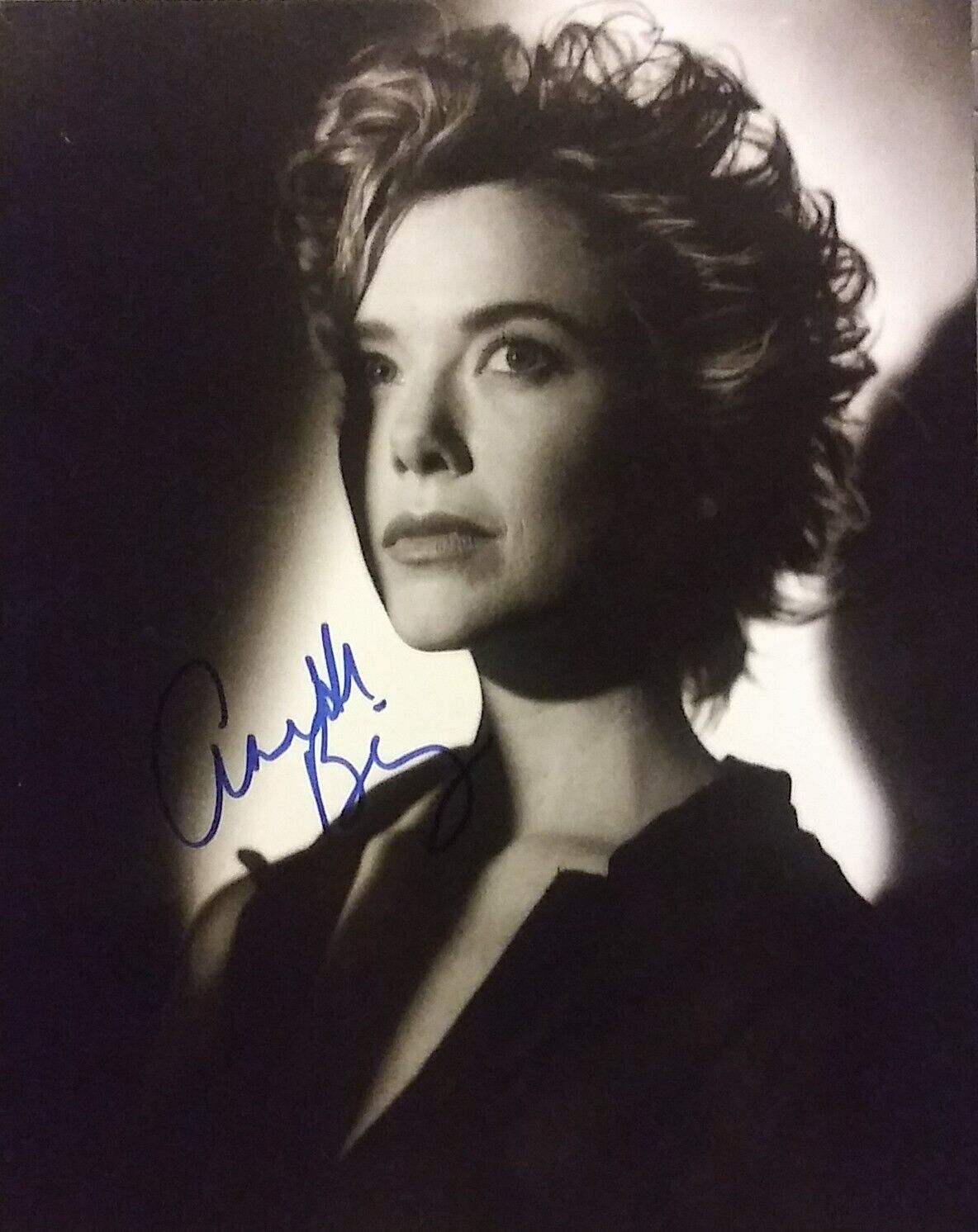 Annette Bening signed 8x10