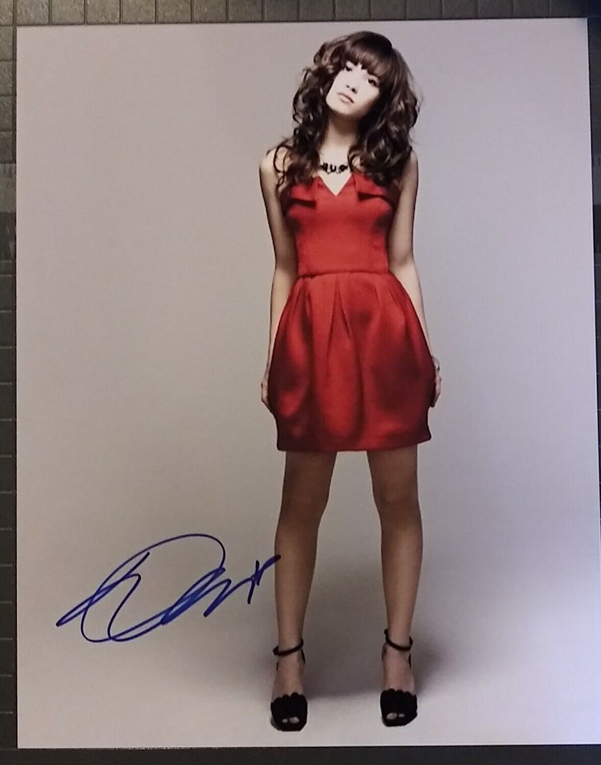 Demi Lovato signed 8x10