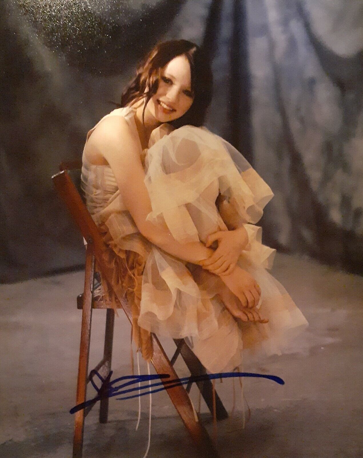 Emily Browning signed 8x10