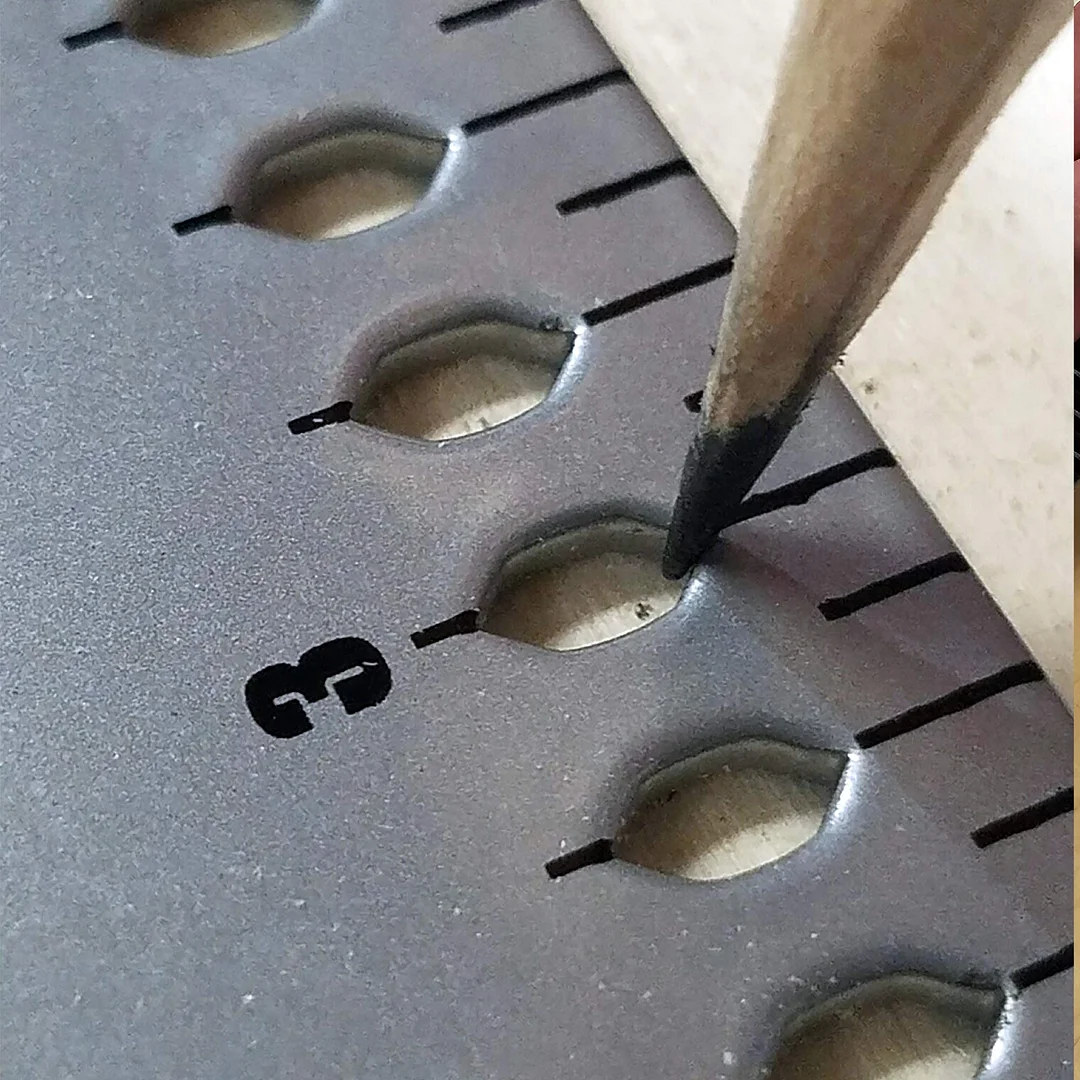 مسطرة النجارة متعددة الوظائف