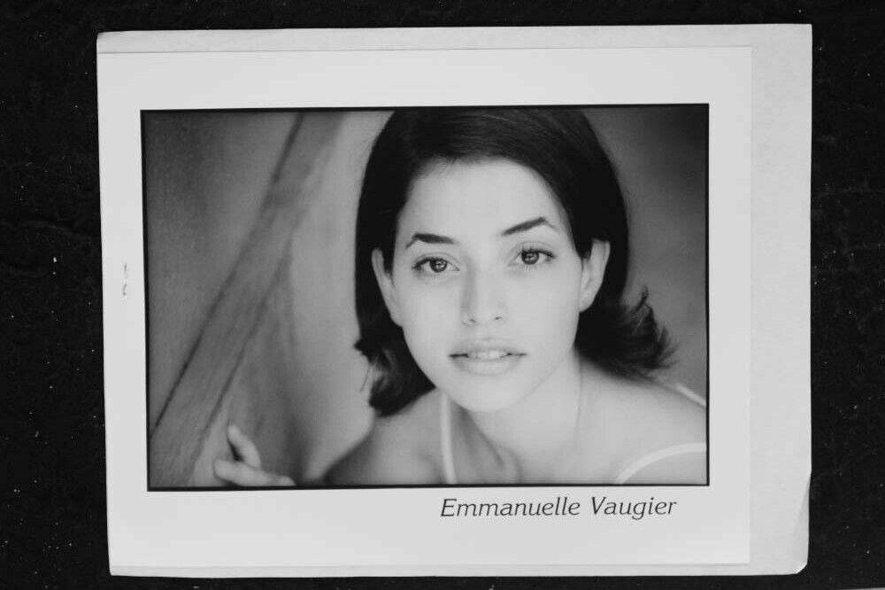 Emmanuelle Vaugier - 8x10 Headshot Photo Poster painting w/ Resume - Smallville