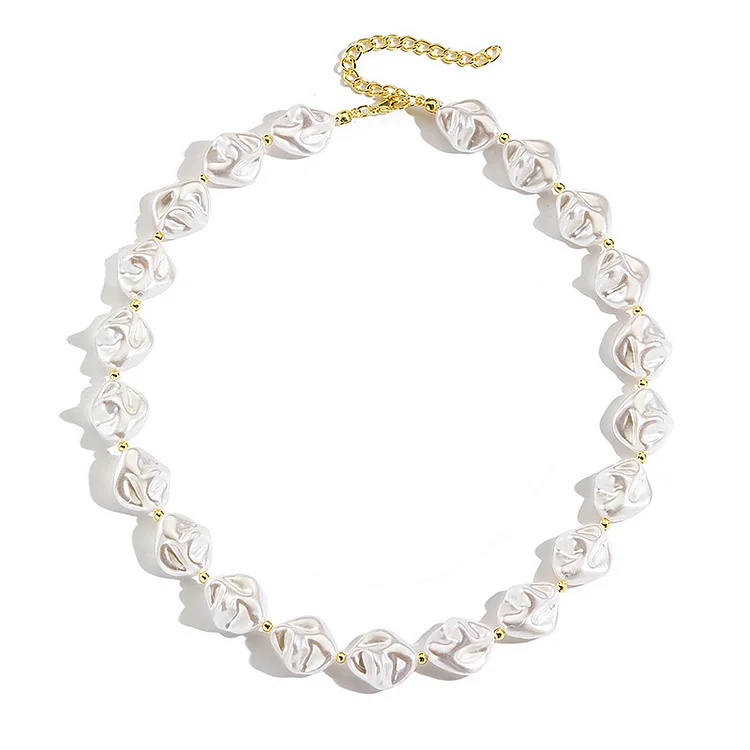 Diamond shaped pearl necklace