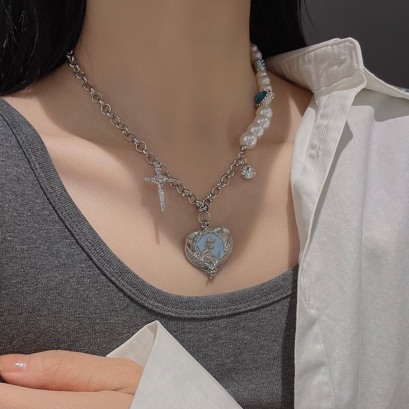 Pearl cross stitching necklace