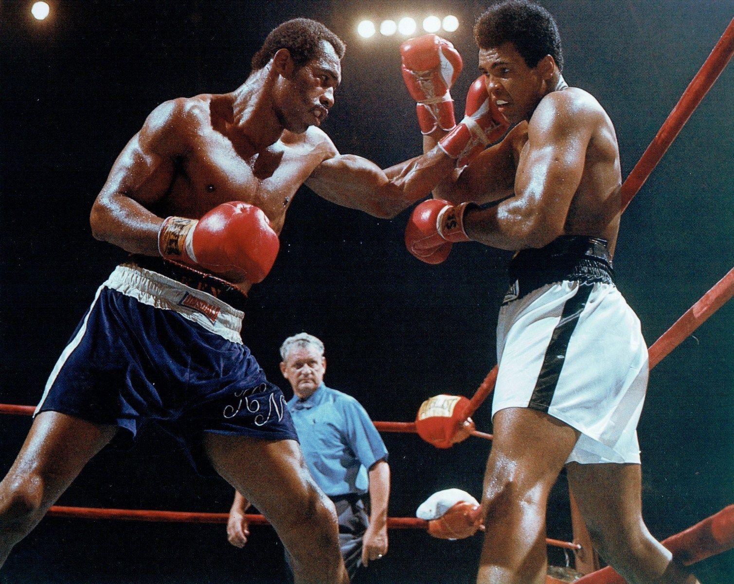 Muhammad Ali Unsigned Ali v. Norton Glossy 8x10 Photo Poster painting #2