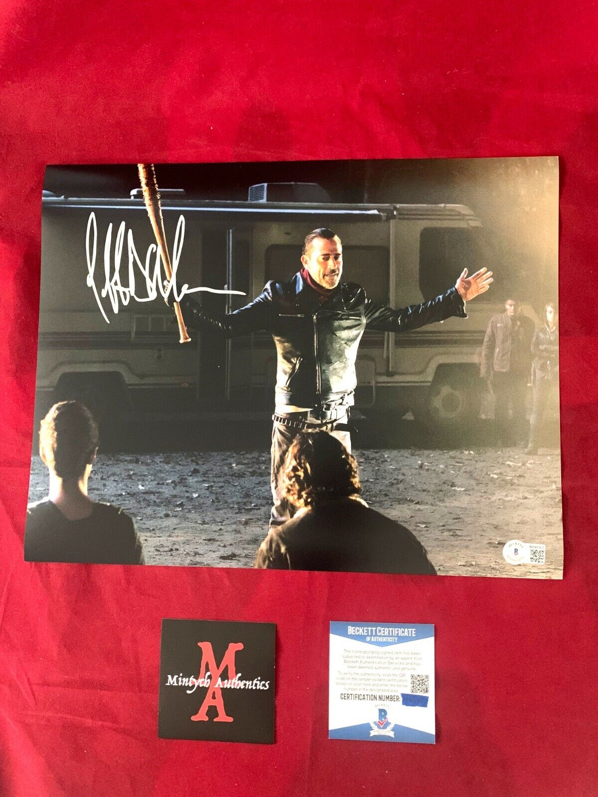 JEFFREY DEAN MORGAN SIGNED 11x14 Photo Poster painting! NEGAN! THE WALKING DEAD! BECKETT COA!