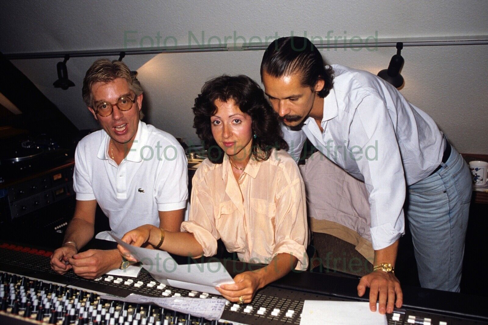 Vicky Leandros im Musik Studio - Foto 20 x 30 cm ohne Autogramm (Nr 2-9