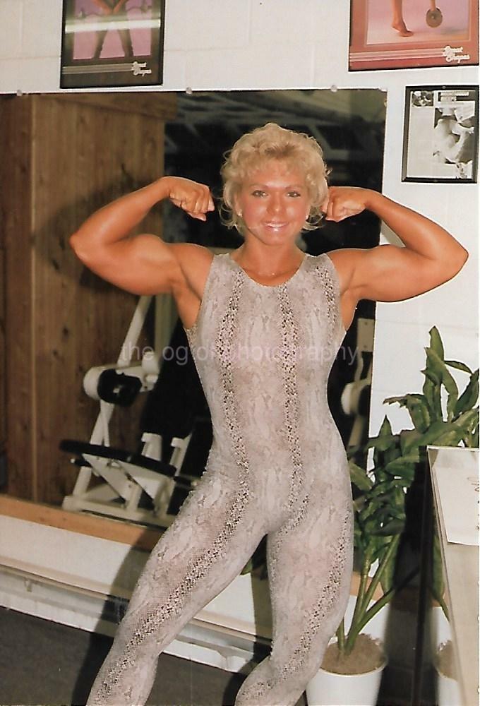 FEMALE BODYBUILDER 80's 90's FOUND Photo Poster painting Color MUSCLE GIRL Original EN 21 57 W