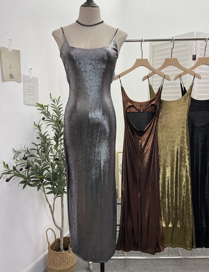 Uveng Real Shooting 鎏金带 Dress Bare Back Repair Behind The Opening Fork Long Bag Over The Knee Dress 89999