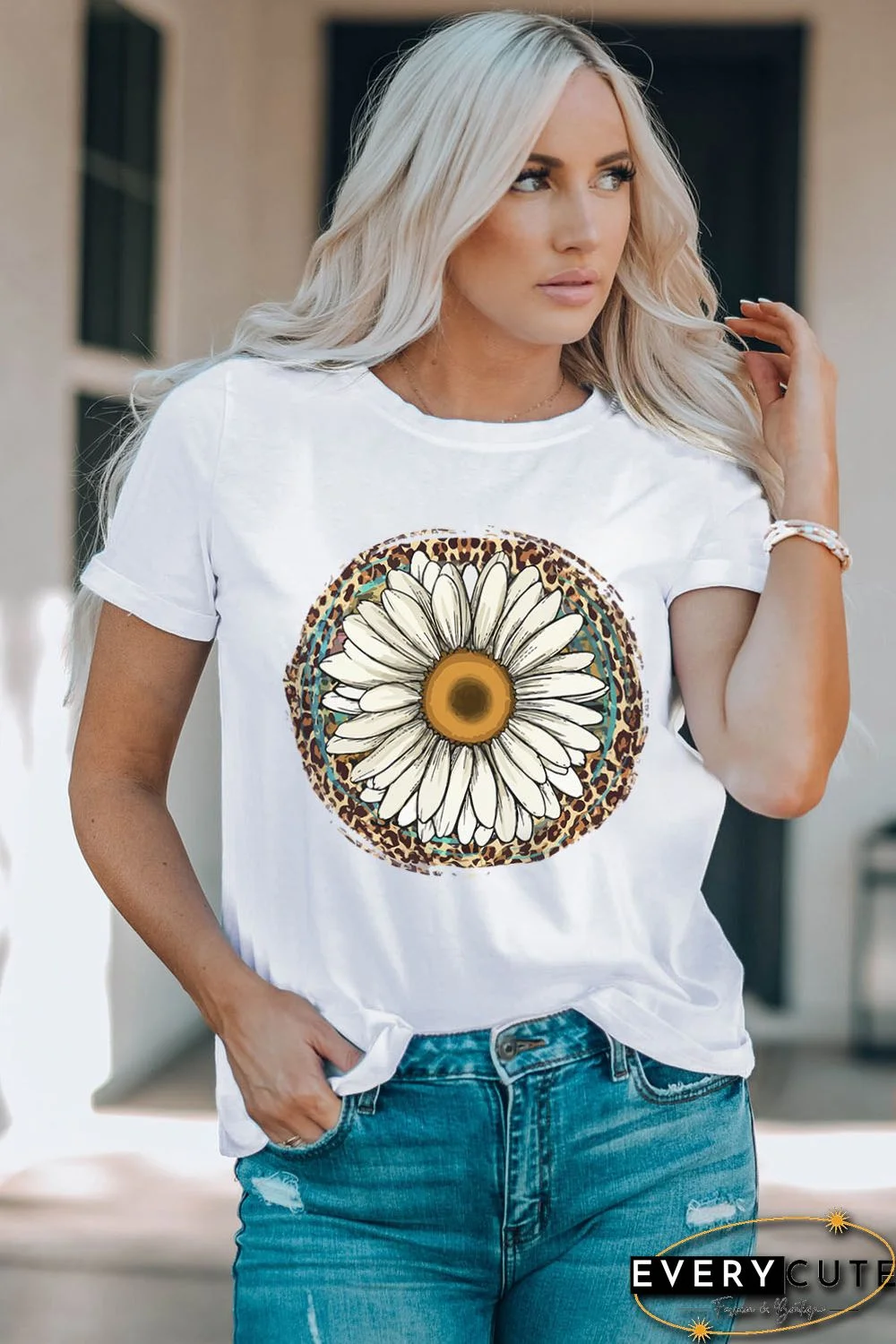 White Daisy Leopard Graphic Print Short Sleeve T Shirt