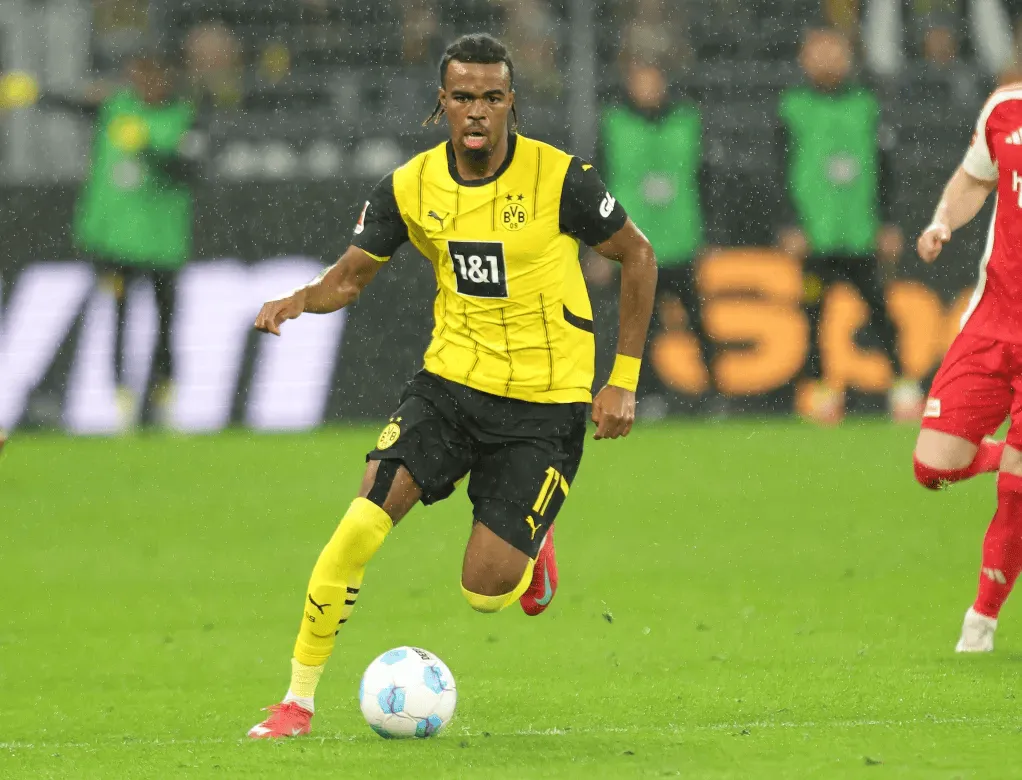 Atletico only offer 25 million for Vega; Fulham want Halljersey|football shirt|football kit|football sportswear