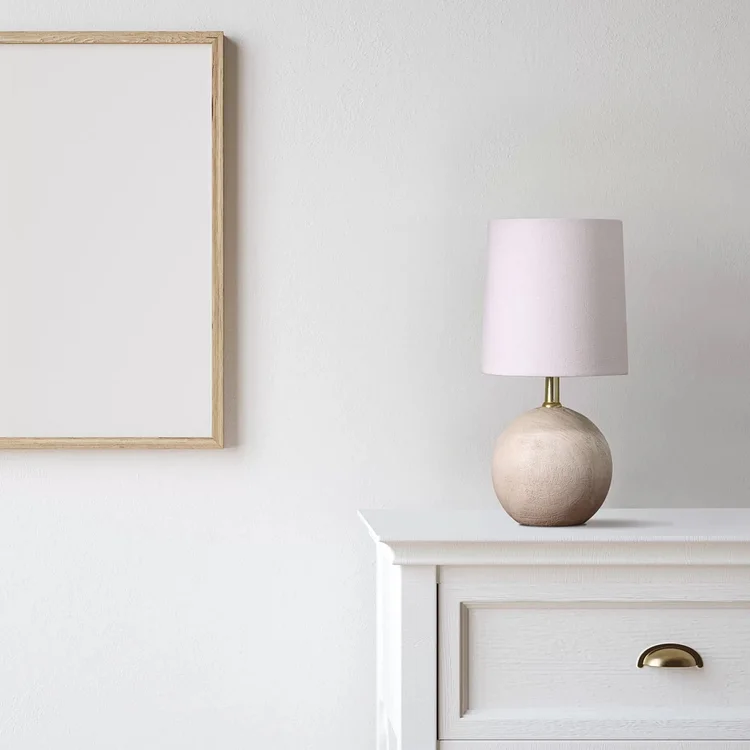 Exquisite spherical small table lamp, good lighting for cozy corners