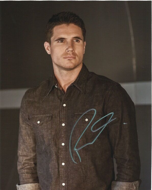 Robbie Amell Flash Autographed Signed 8x10 Photo Poster painting COA