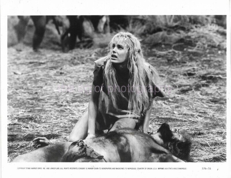 8x10 ACTRESS DARYL HANNAH Movie THE CLAN OF THE CAVE BEAR Found Photo Poster painting 912 2 I