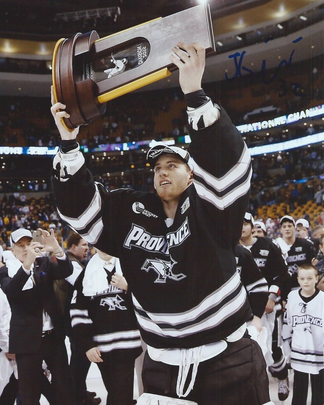 Jon Gillies Signed 8x10 Photo Poster painting Providence Friars NCAA Champion Autographed COA