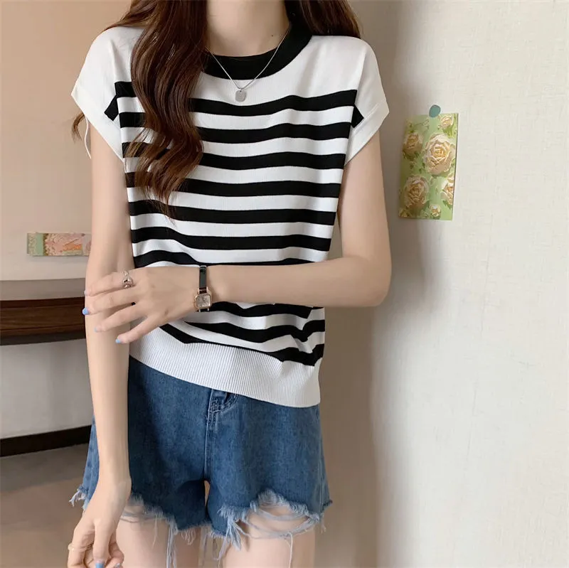Uveng Uveng Retro Sleeveless T-Shirt With Stylish Design Style Summer
