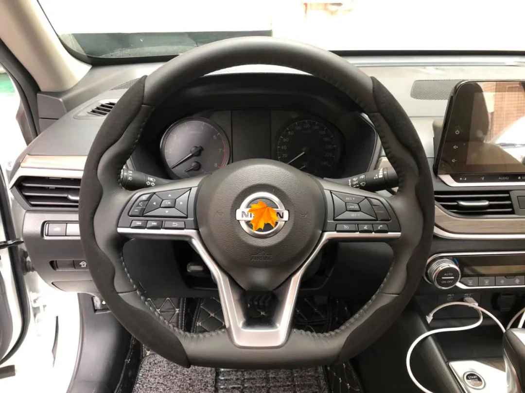 Car Anti-Skid Plush Steering Wheel Cover（2PCS）