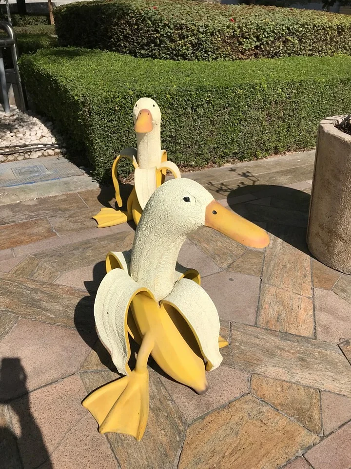 🍌Creative ArtBanana Duck Statue Garden Yard Outdoor Decor to.eternitycc