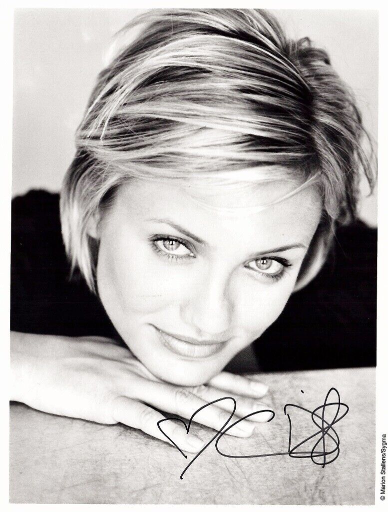 Cameron Diaz Signed - Autographed The Mask Actress 8x10 inch Photo Poster painting