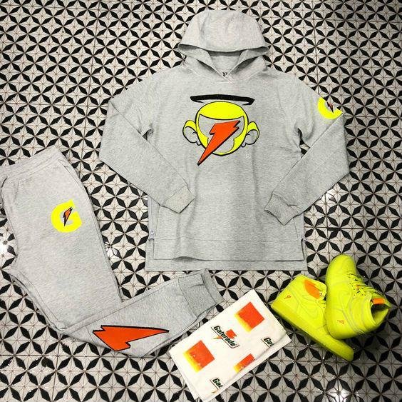 Lightning pattern sports hooded suit