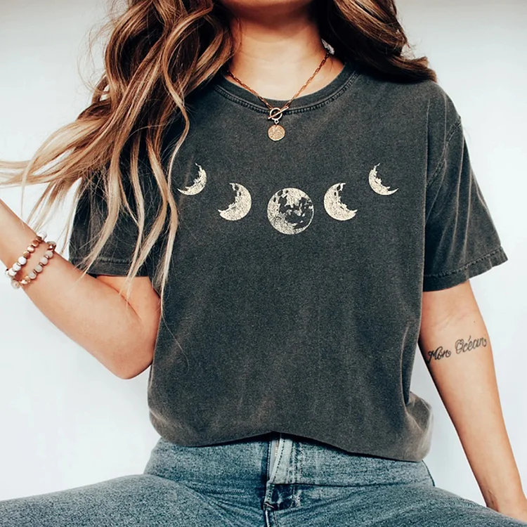 Gemütliches Kurzarm-T-Shirt aus 100 % Baumwolle mit Celestial Moon-Grafik