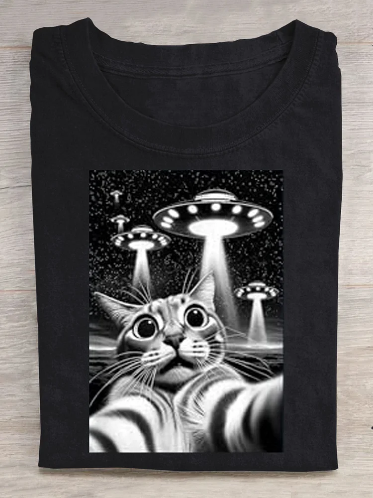 Funny Invasion Meme Retro Alien Cat UFO Selfie Print Casual T-shirt