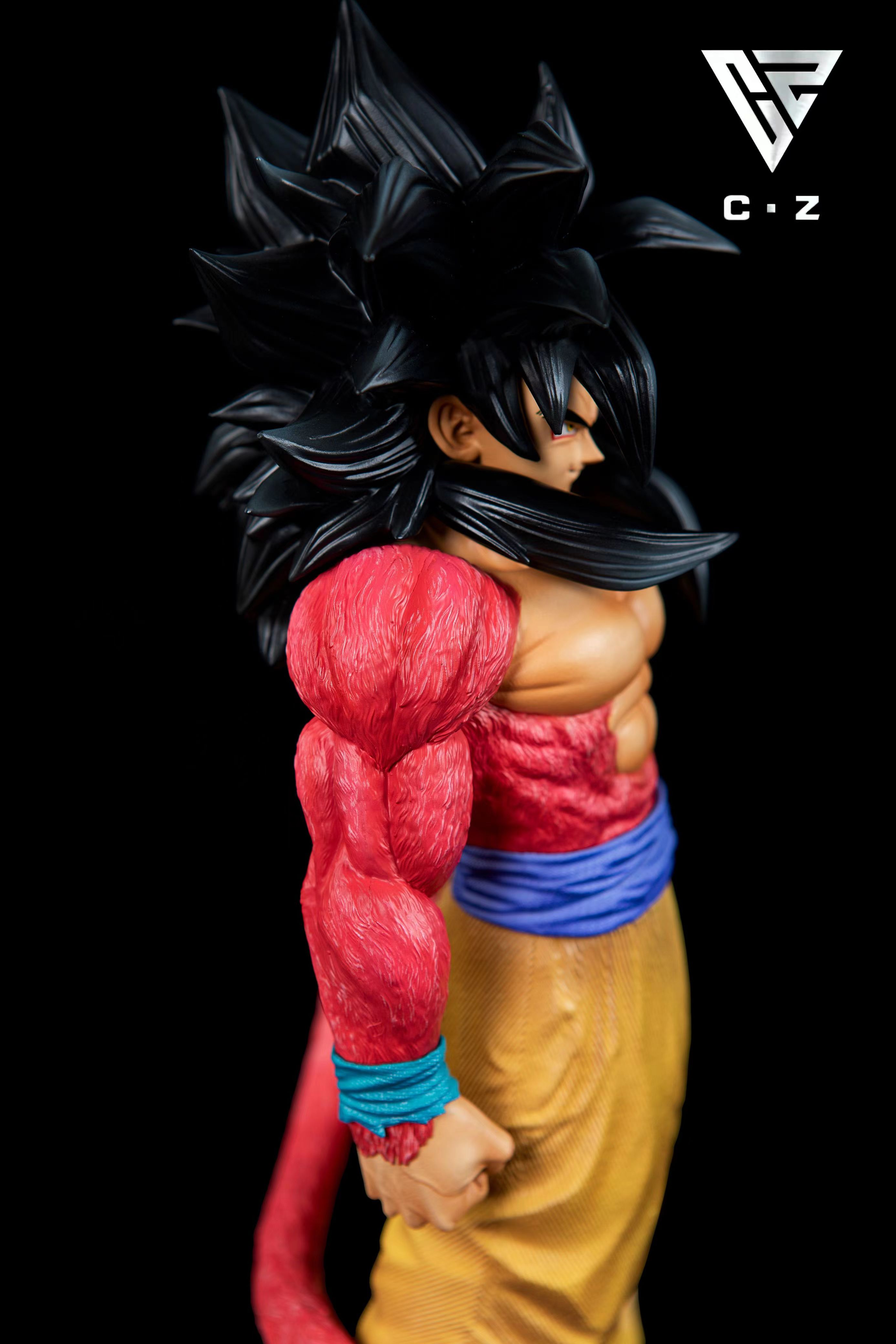 Knife Studio Dragon Ball Super Saiyan 4 Goku Statue