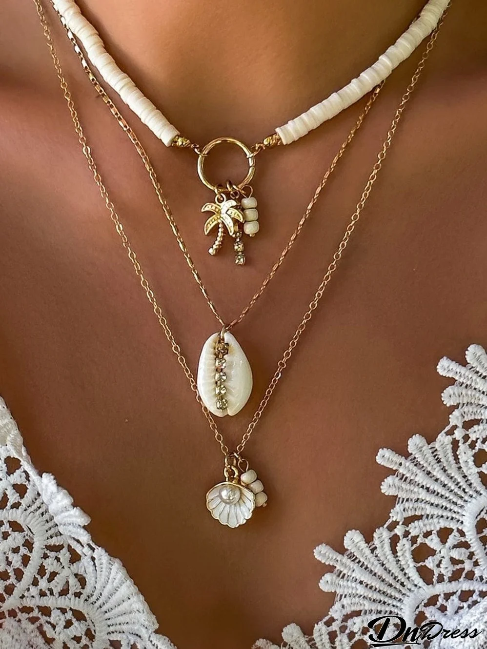 White Seashell Layered Pendant Necklace for Beach Lovers