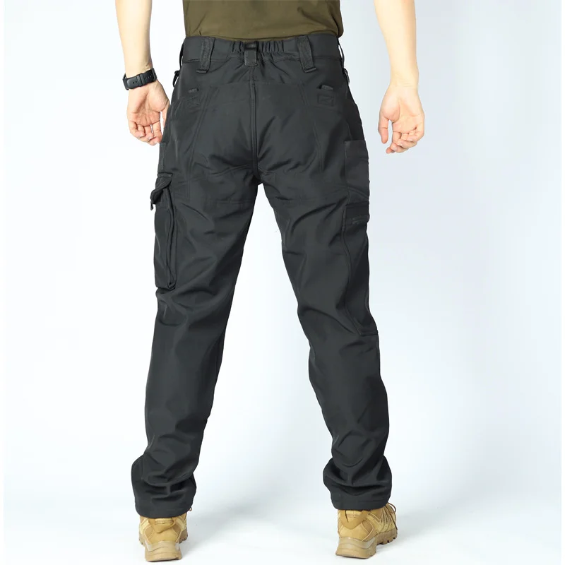 Taktische Arbeitshose f&uuml;r Herren, warme, fleecegef&uuml;tterte Wanderhose mit mehreren Taschen, geeignet zum Wandern und f&uuml;r Arbeiten im Freien.