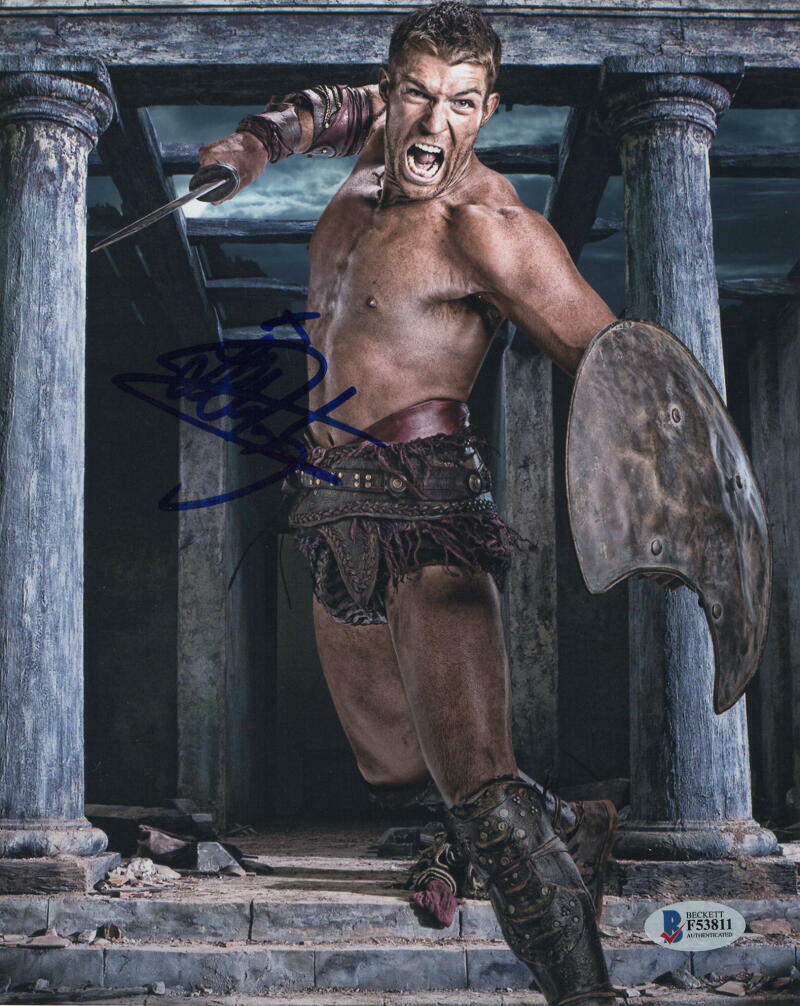 LIAM MCINTYRE SIGNED AUTOGRAPH 8X10 Photo Poster painting - SPARTACUS, STAR WARS COMMANDER PYRE