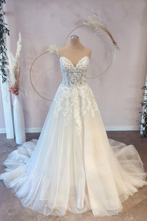 Gorgeous Long Sweetheart A-line Tulle Wedding Dress With Lace | Ballbellas Ballbellas