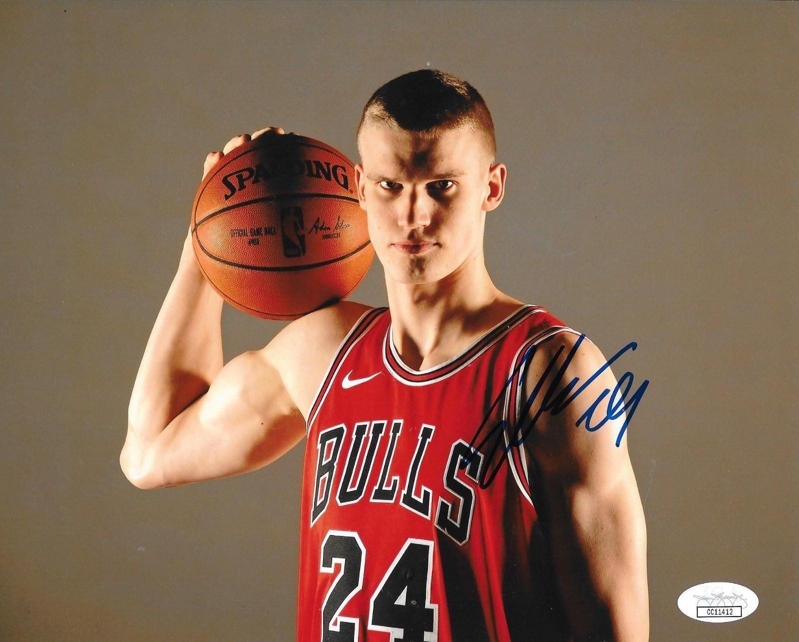 Lauri Markkanen signed Chicago Bulls 8x10 Photo Poster painting autographed JSA 4