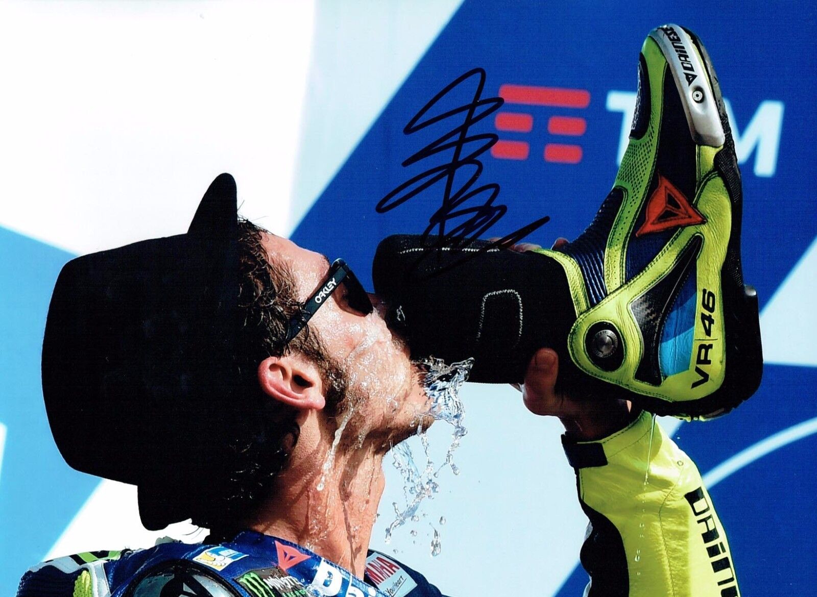 VALENTINO ROSSI Autograph 2017 SIGNED 16x12 Yamaha Photo Poster painting 6 AFTAL COA The Doctor