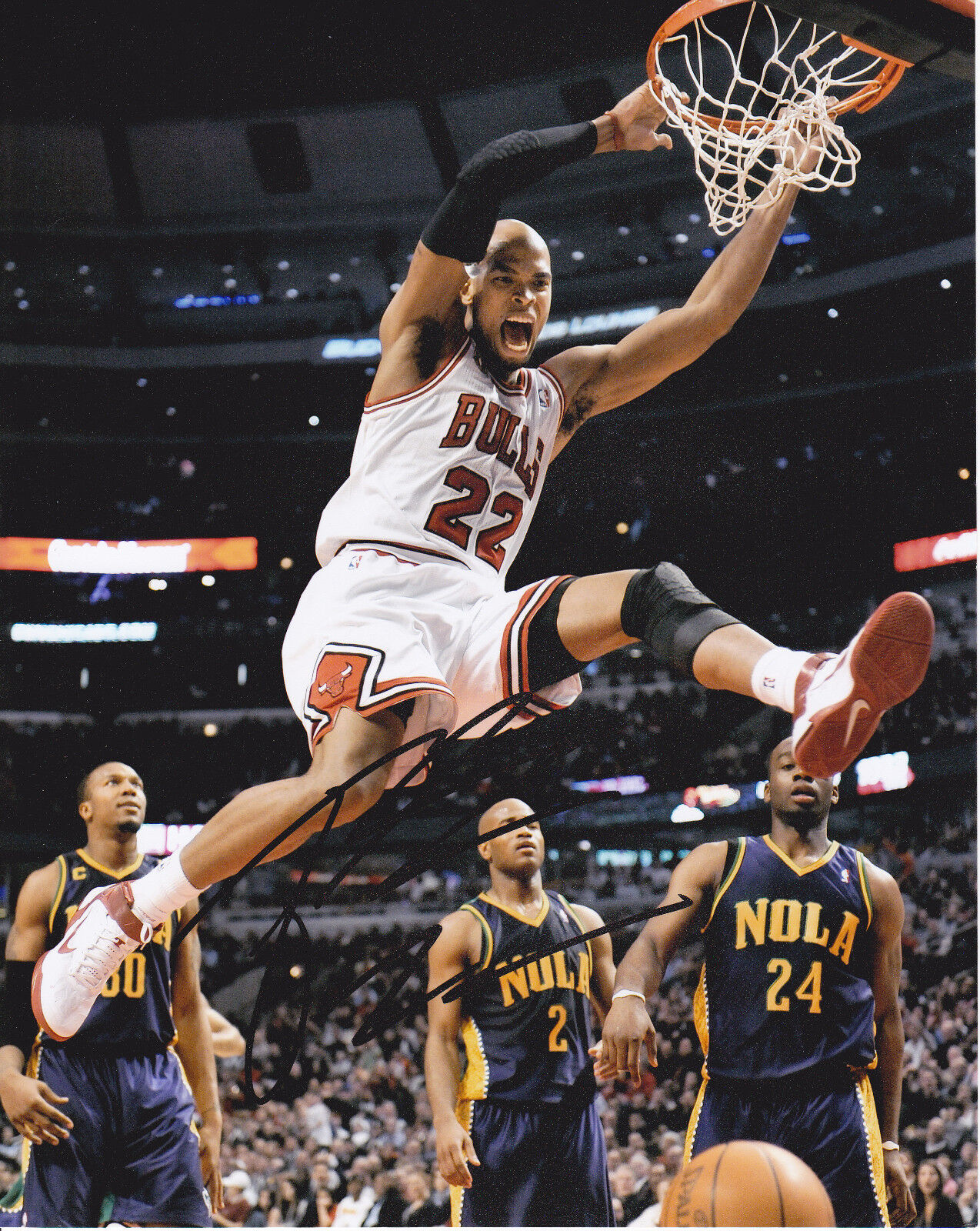 CHICAGO BULLS TAJ GIBSON SIGNED 8X10 Photo Poster painting W/COA USC