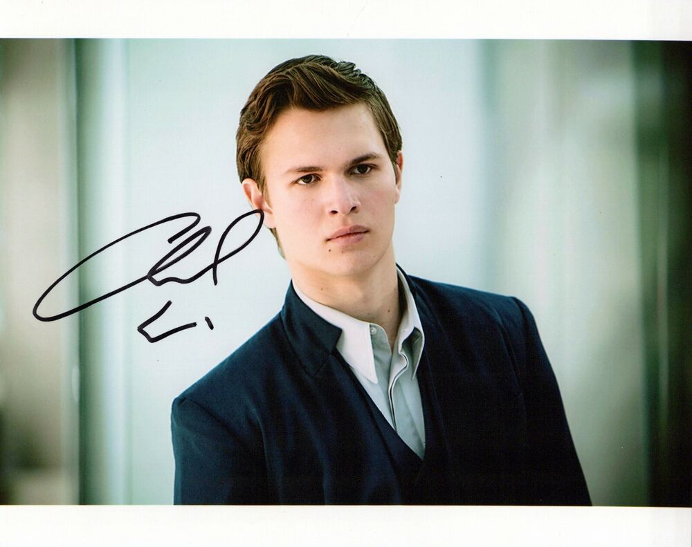 Ansel Elgort Divergent autographed Photo Poster painting signed 8x10 #1 Caleb